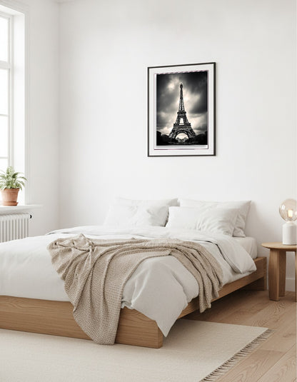 Eiffel tower – Tower in dramatic sky i sovrummet