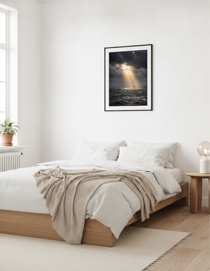Stormljus över havet i sovrummet