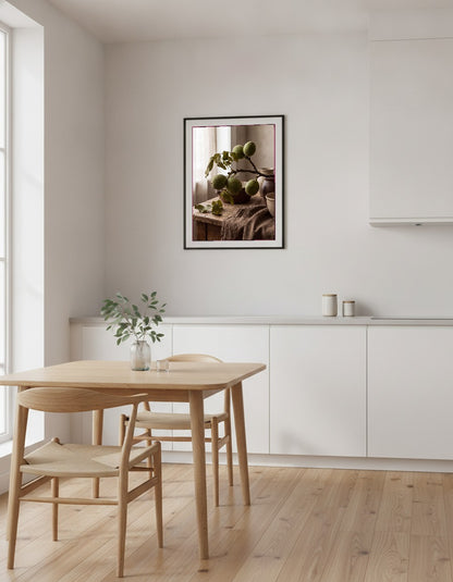 Valnötsgren i stilleben i köket