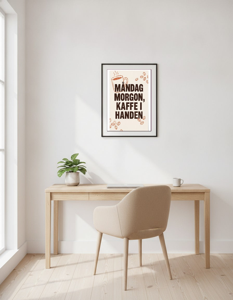 Måndag morgon, kaffe i handen i kontoret